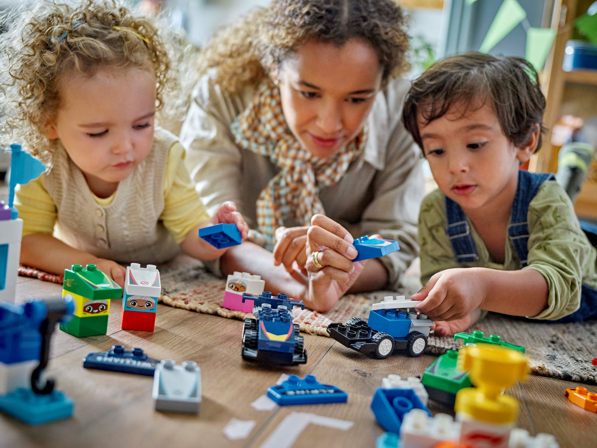LEGO DUPLO Coches de Carreras y Pilotos del Equipo de F1 10445