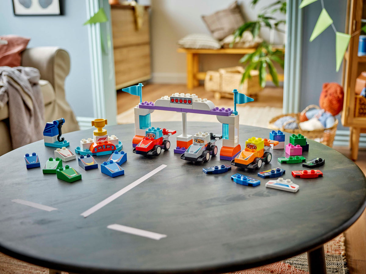 LEGO DUPLO Coches de Carreras y Pilotos del Equipo de F1 10445