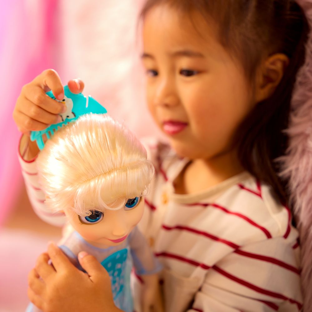 Muñeca Elsa Frozen Disney Once Upon a Story 40.6 cm