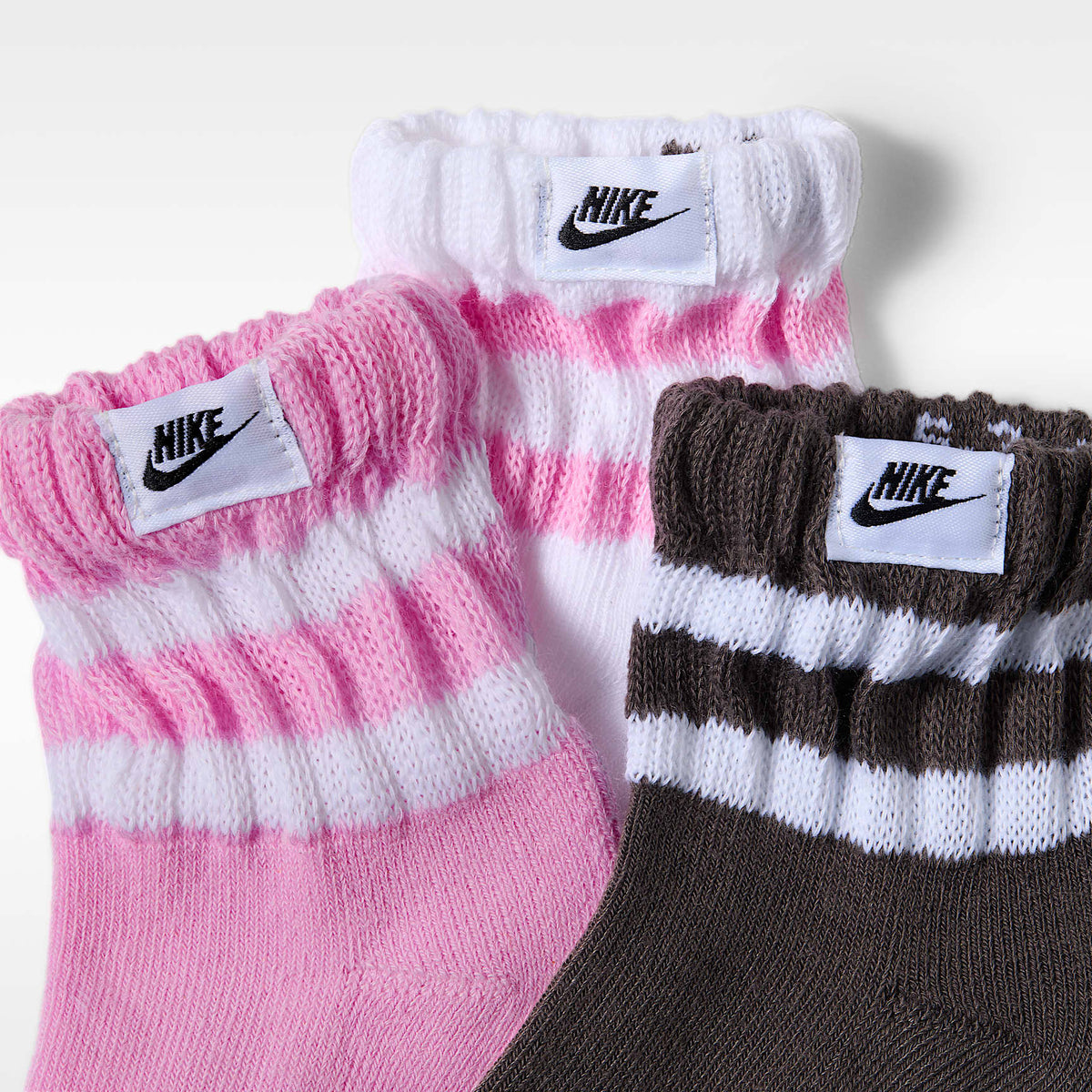 Calcetines Varsity Scrunch para niños (3 pares) Nike – Rosa amanecer – vista 2