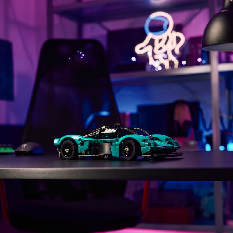 LEGO Technic Aston Martin Valkyrie 42208