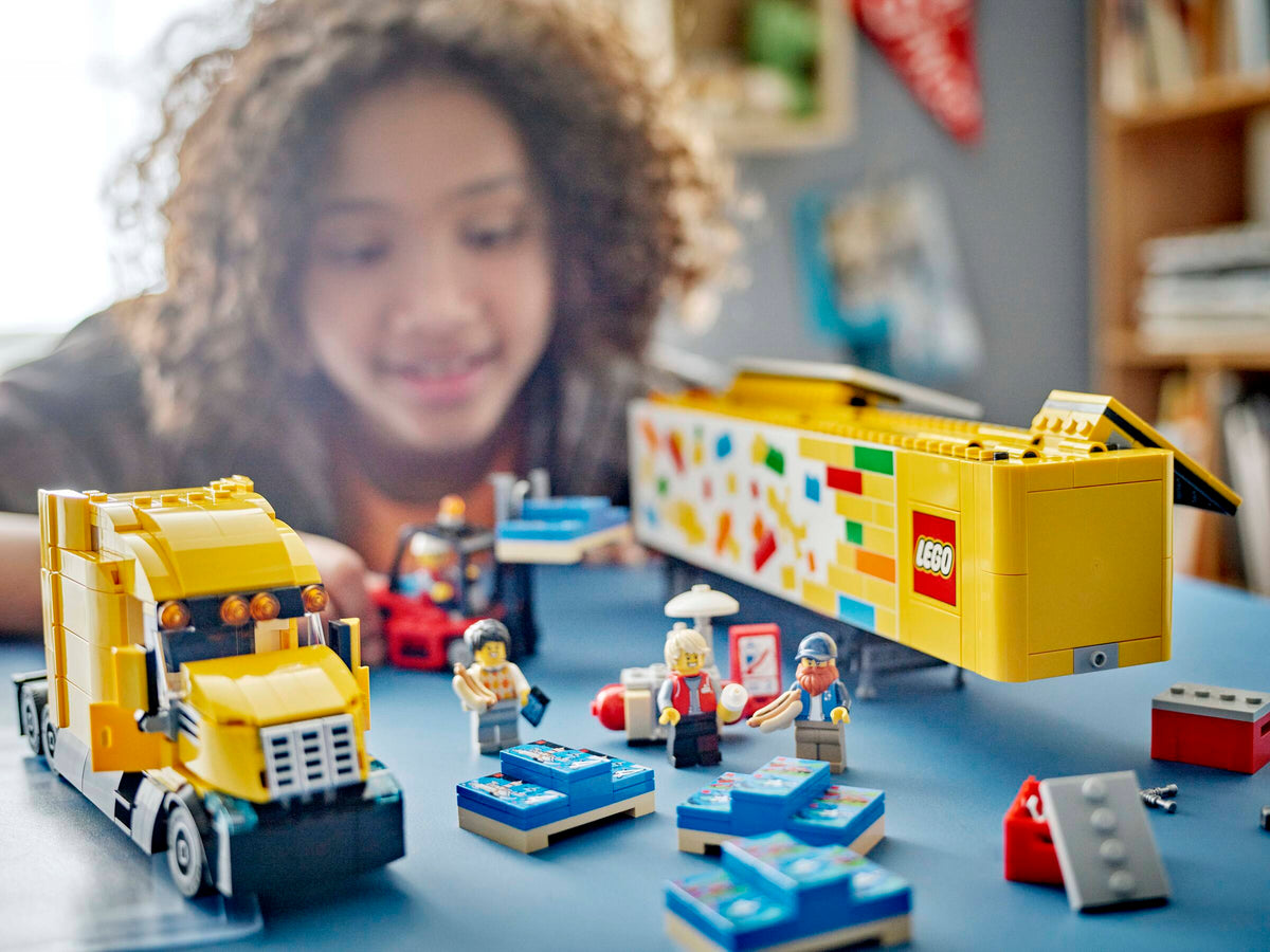 LEGO City Camión de Reparto Amarillo 60440
