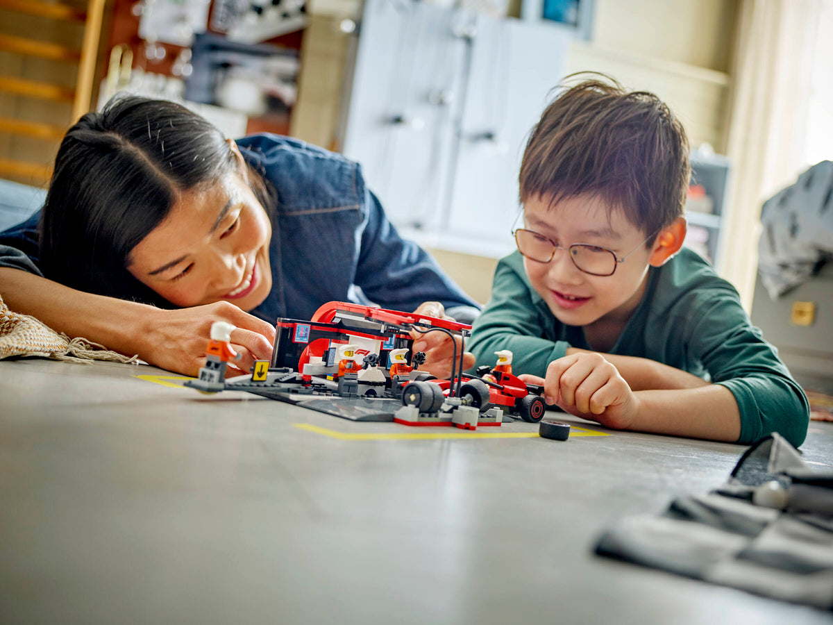 LEGO City Parada en Boxes de F1 y Equipo con Auto Ferrari 60443
