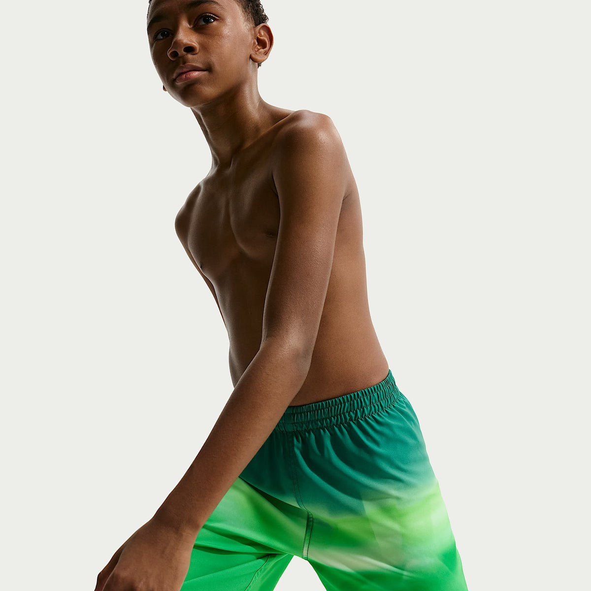Shorts de playa o alberca con forro de ropa interior de 18 cm para niño talla grande Nike Swim Breaker – Malaquita – vista 4