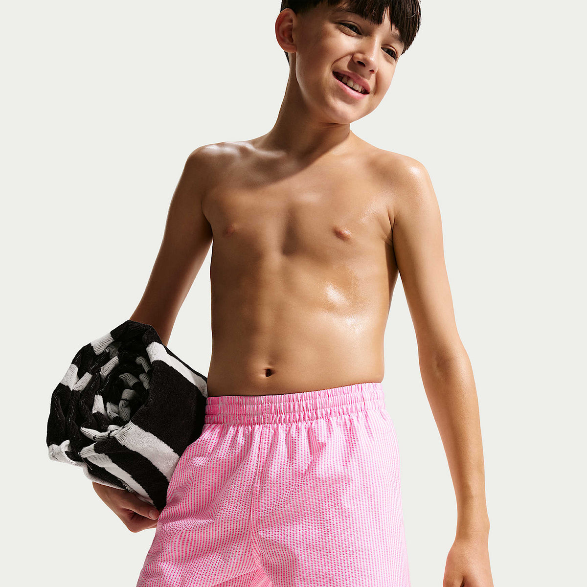Shorts de playa o alberca con forro de ropa interior de 18 cm y textura ondulada para niño talla grande Nike Swim Breaker – Rosa resplandor – vista 4