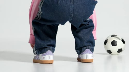 Tenis adidas Care Bears Samba OG para Bebés y Niños Pequeños KK2161