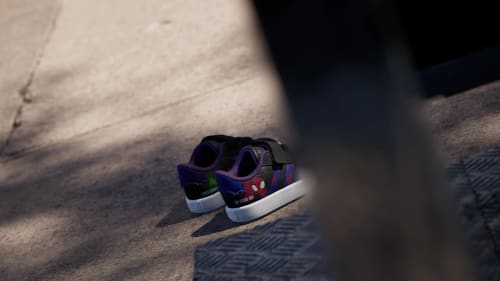 Tenis adidas Marvel Spider-Man VL Court 3.0 para Bebés y Niños Pequeños KI9178