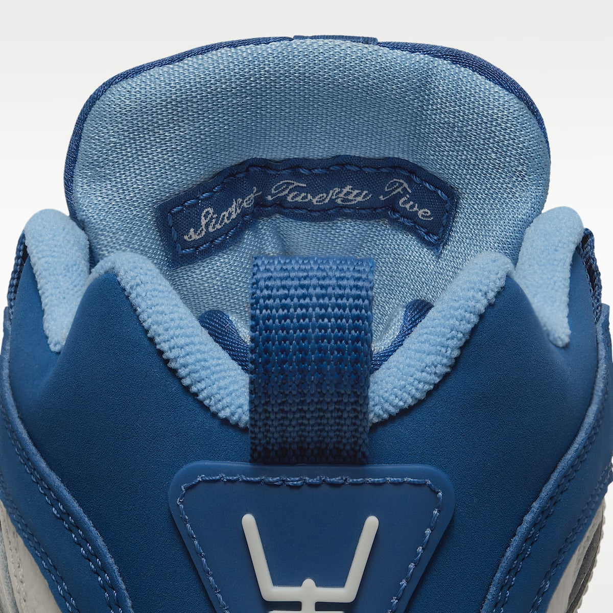 Nike Air Diamond Turf II – Vela/Gris azulado/Oro metalizado/Azul marino místico – vista 9