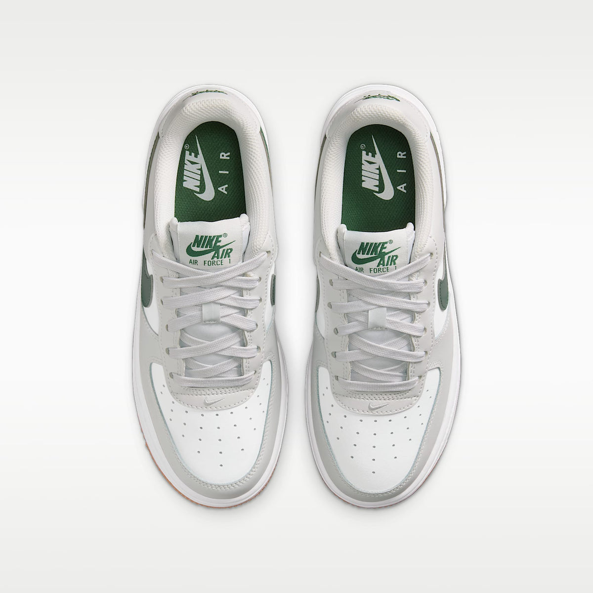 Nike Air Force 1 – Polvo fotón/Abeto/Marrón medio goma/Blanco – vista 4