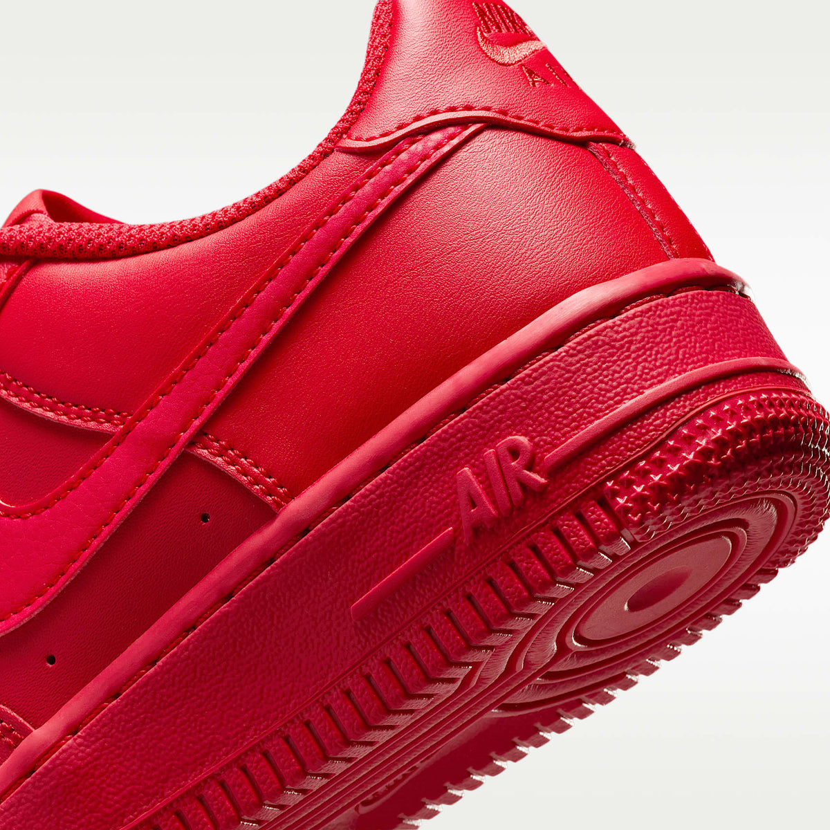 Nike Air Force 1 – Rojo universitario/Negro/Rojo universitario – vista 8