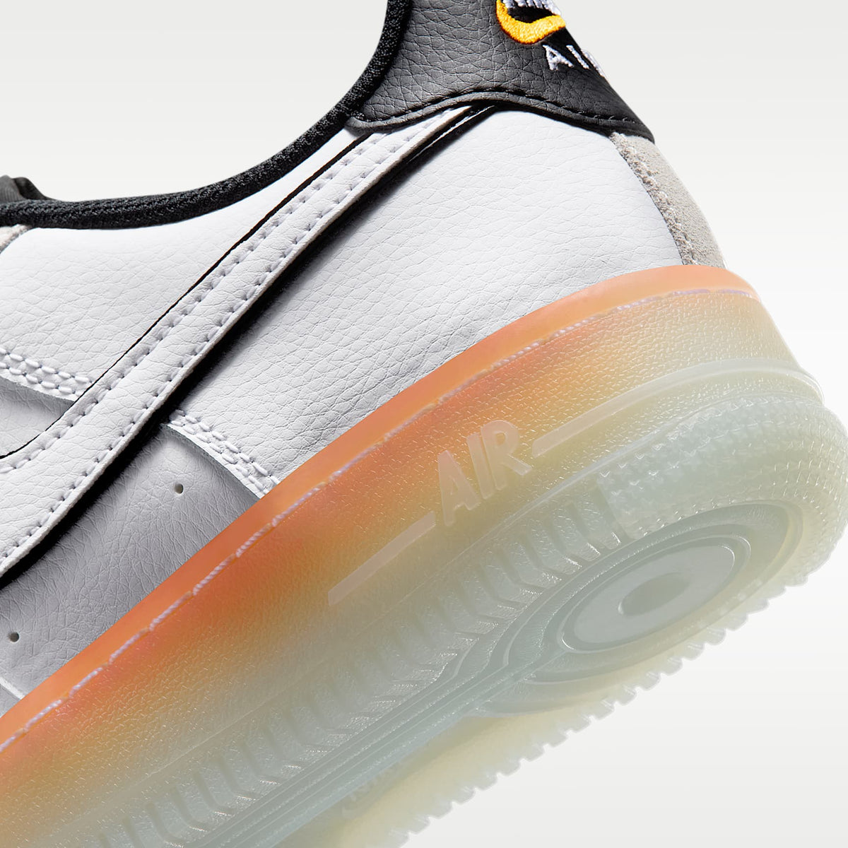 Nike Air Force 1 – Blanco/Negro/Piel de naranja/Blanco – vista 8