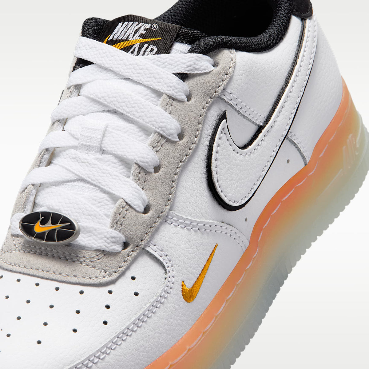 Nike Air Force 1 – Blanco/Negro/Piel de naranja/Blanco – vista 7