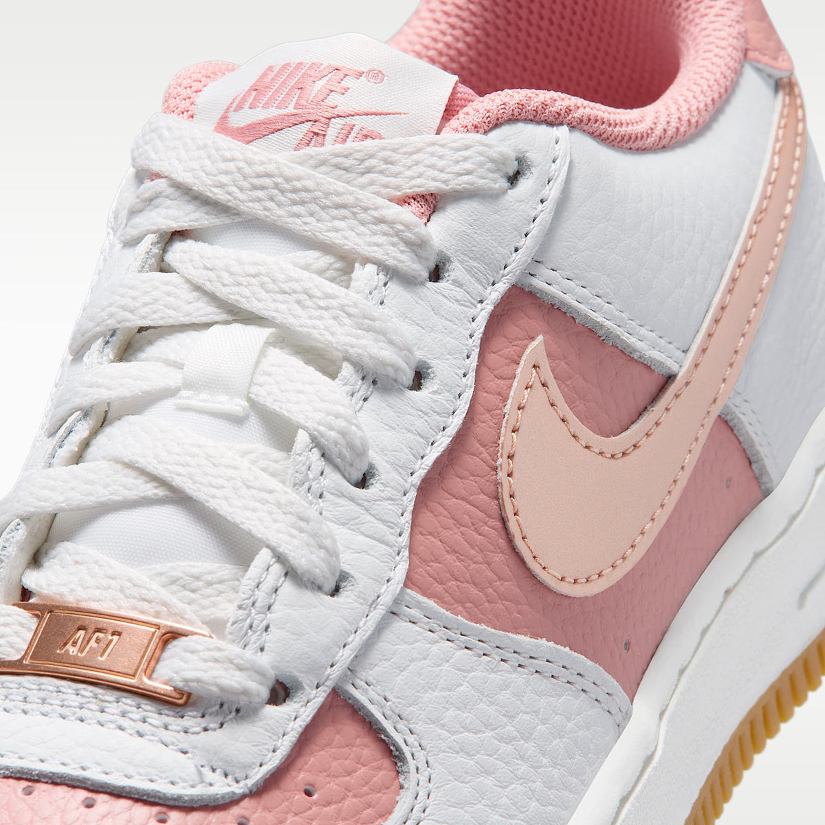 Nike Air Force 1 – Rosa óxido/Blanco cumbre/Vela/Bronce rojo metálico – vista 7