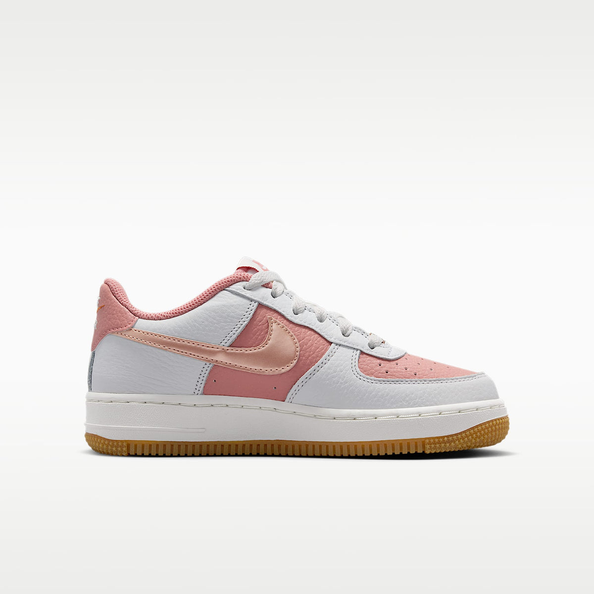 Nike Air Force 1 – Rosa óxido/Blanco cumbre/Vela/Bronce rojo metálico – vista 3