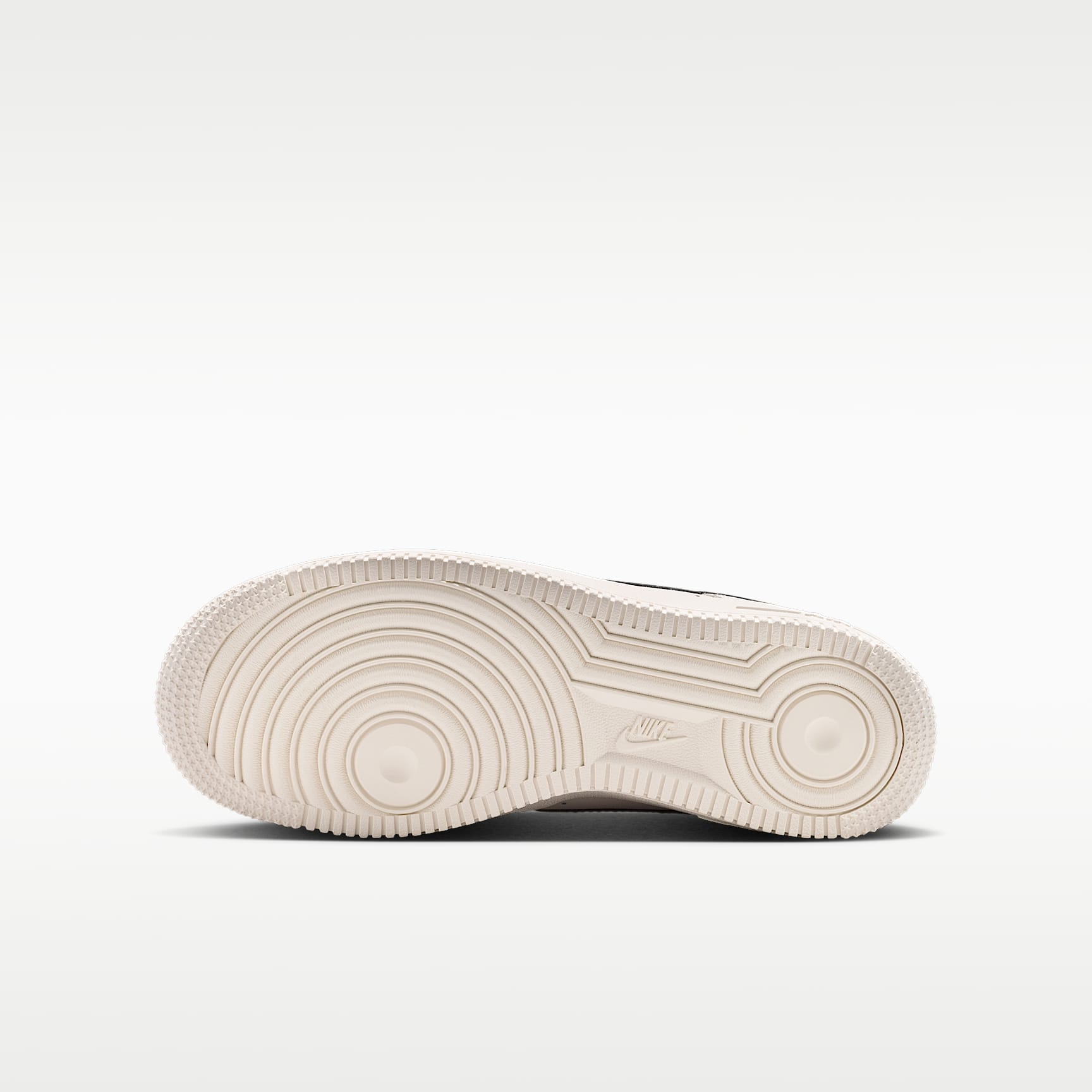 Nike Air Force 1 Essential+ – Fantasma/Negro – vista 2