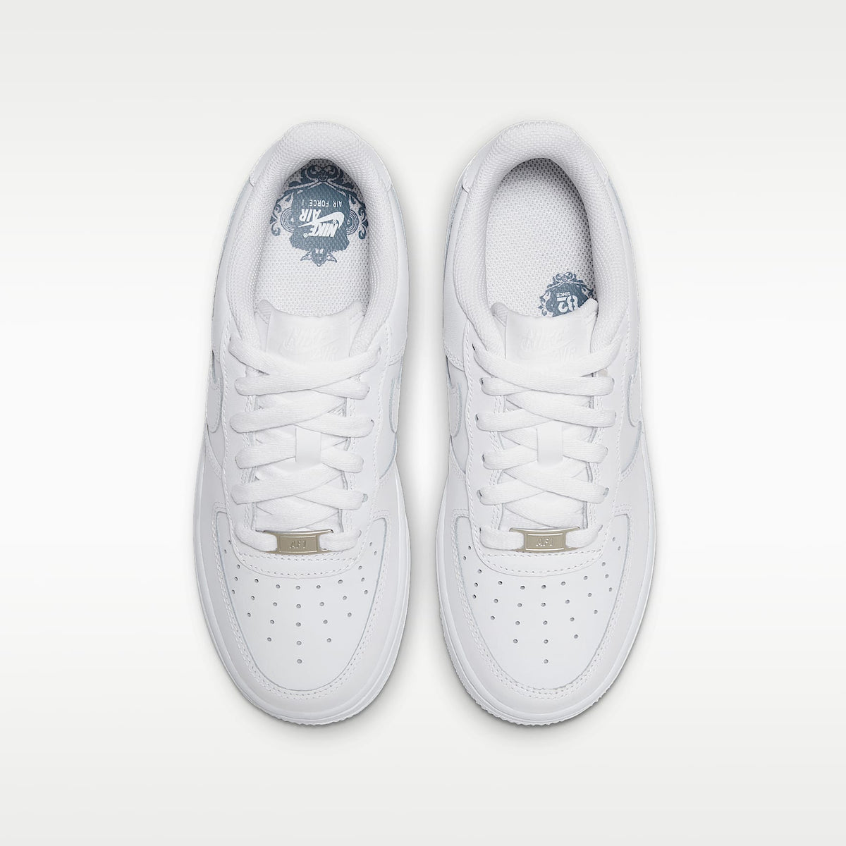 Nike Air Force 1 LE – Blanco/Blanco – vista 4