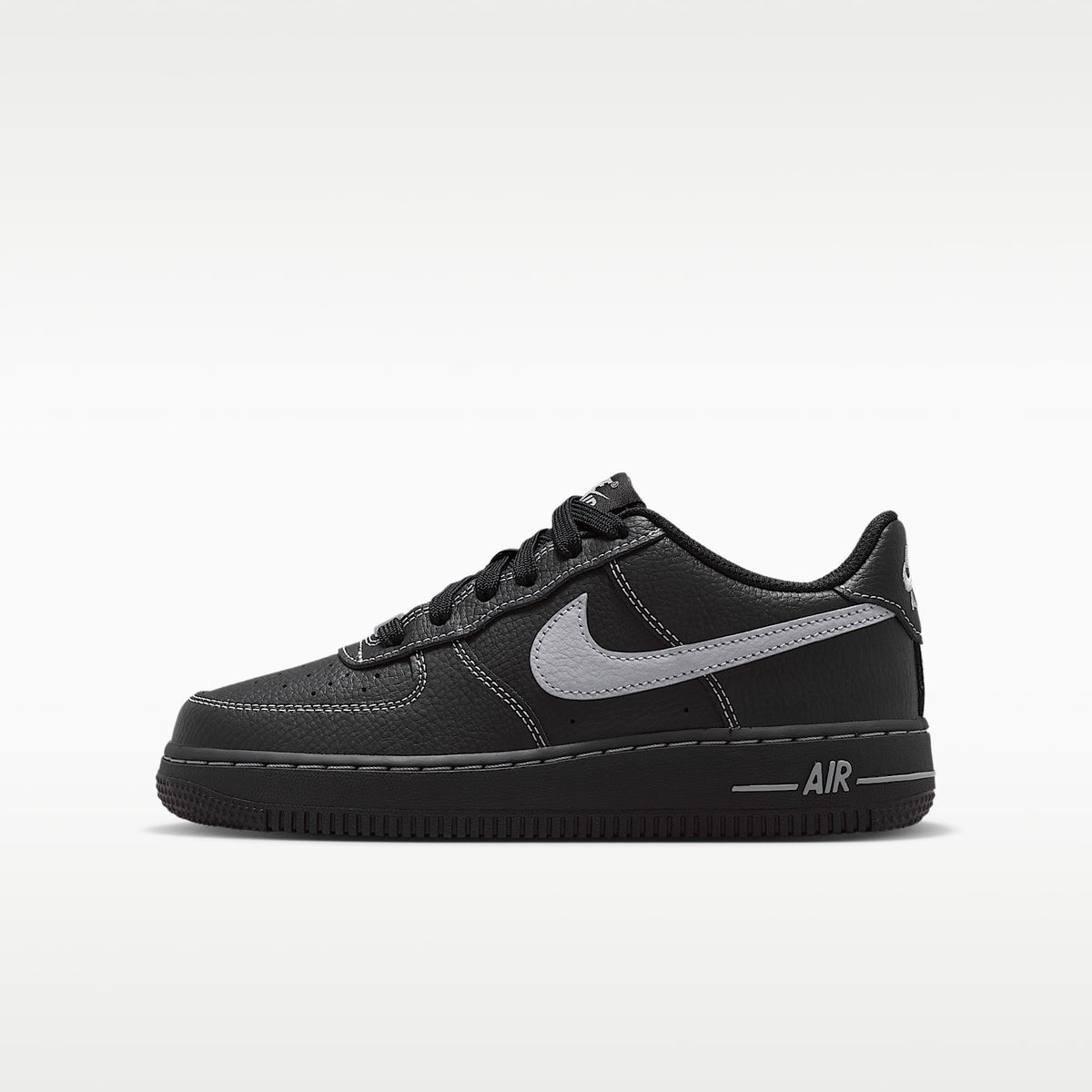 Nike Air Force 1 LV8 – Negro/Negro/Negro/Gris lobo – vista 1