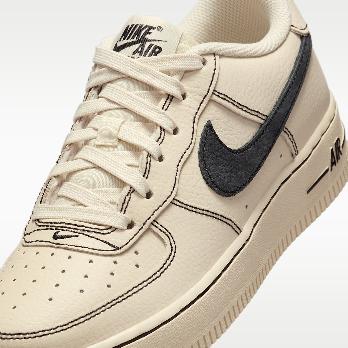 Nike Air Force 1 LV8 – Caqui claro/Negro – vista 7