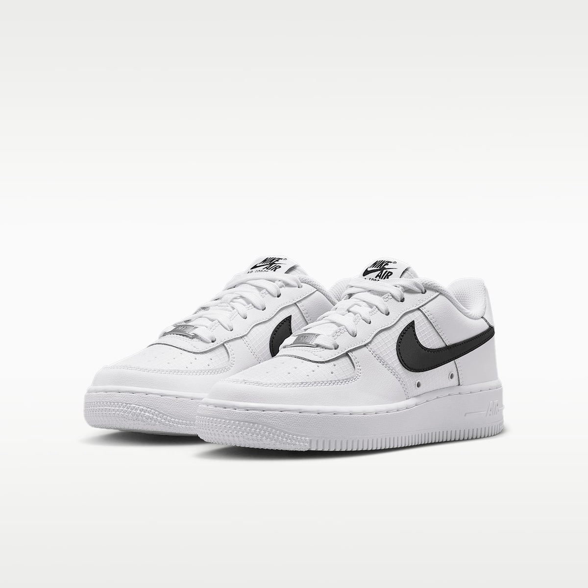 Nike Air Force 1 Tech – Blanco/Blanco/Negro – vista 5