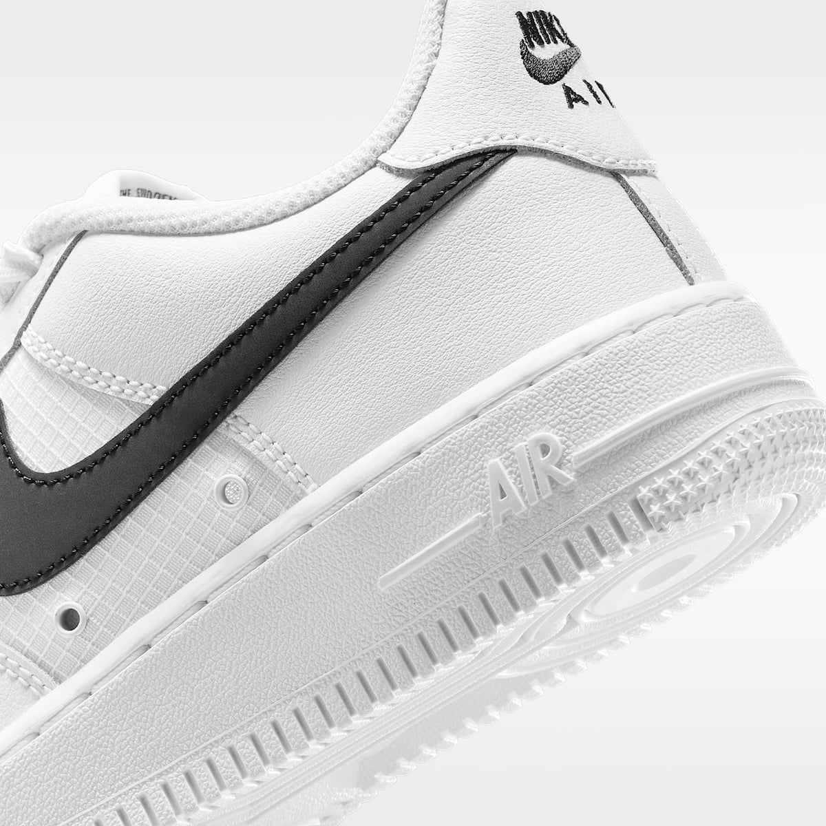 Nike Air Force 1 Tech – Blanco/Blanco/Negro – vista 8