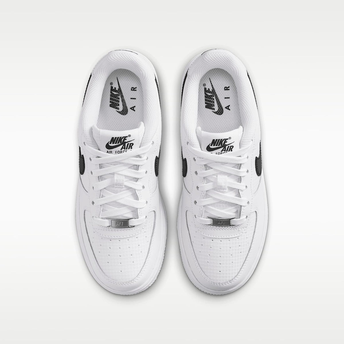 Nike Air Force 1 Tech – Blanco/Blanco/Negro – vista 4