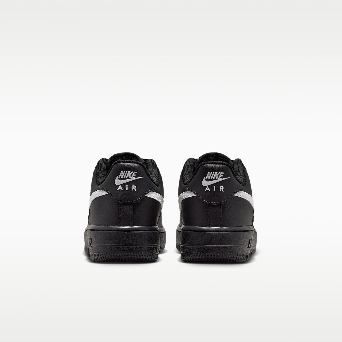 Nike Air Force 1 Tech – Negro/Negro/Blanco – vista 6