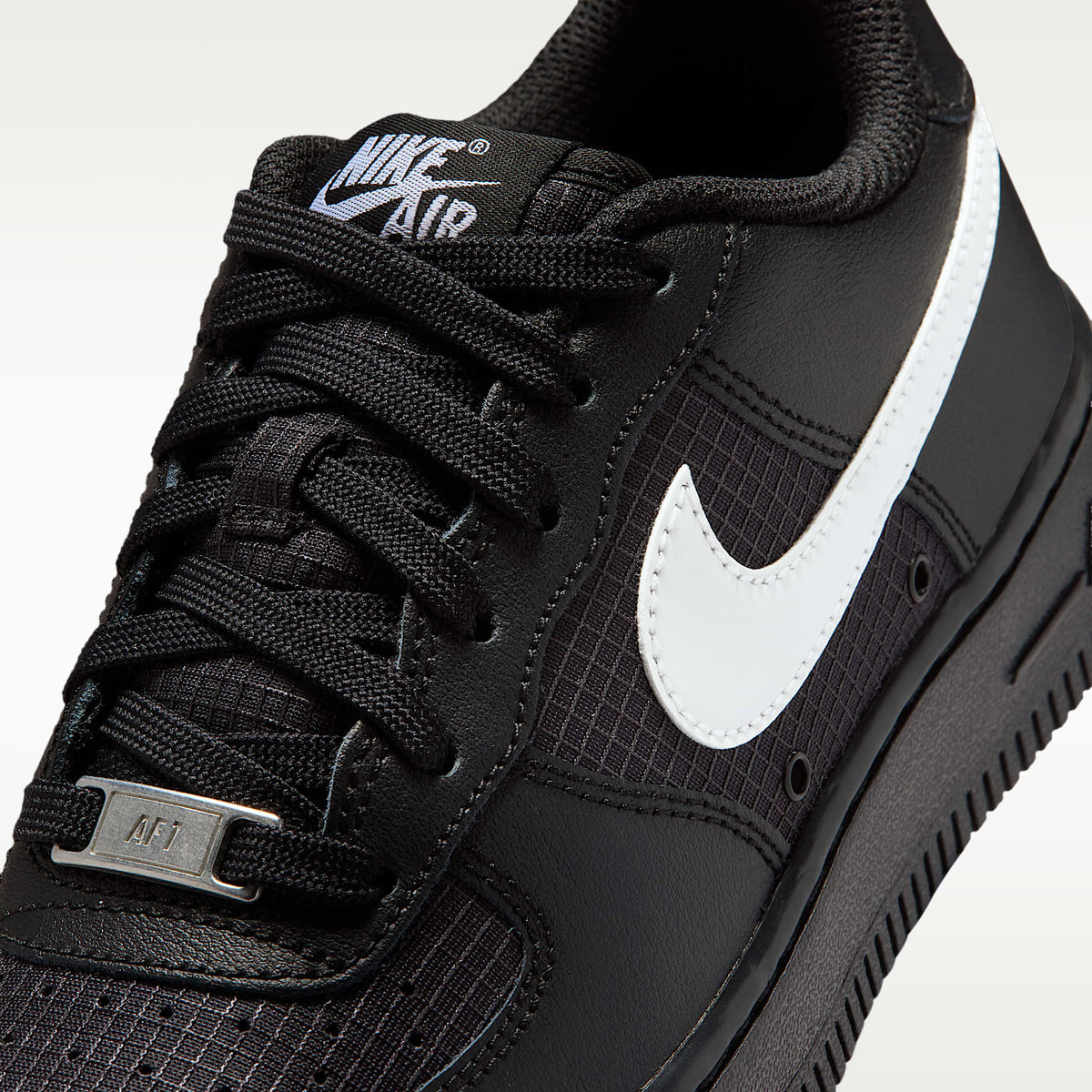 Nike Air Force 1 Tech – Negro/Negro/Blanco – vista 7