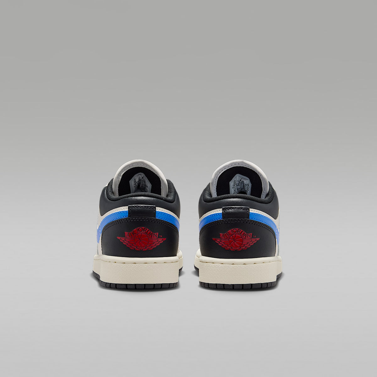 Air Jordan 1 Low – Fantasma/Vela/Sombrío apagado/Rojo universitario – vista 6