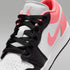 Air Jordan 1 Low – Negro/Blanco/Rosa mirada – vista 7