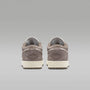 Air Jordan 1 Low – Gris oliva/Blanco cumbre/Marfil pálido/Piedra enigma – vista 6