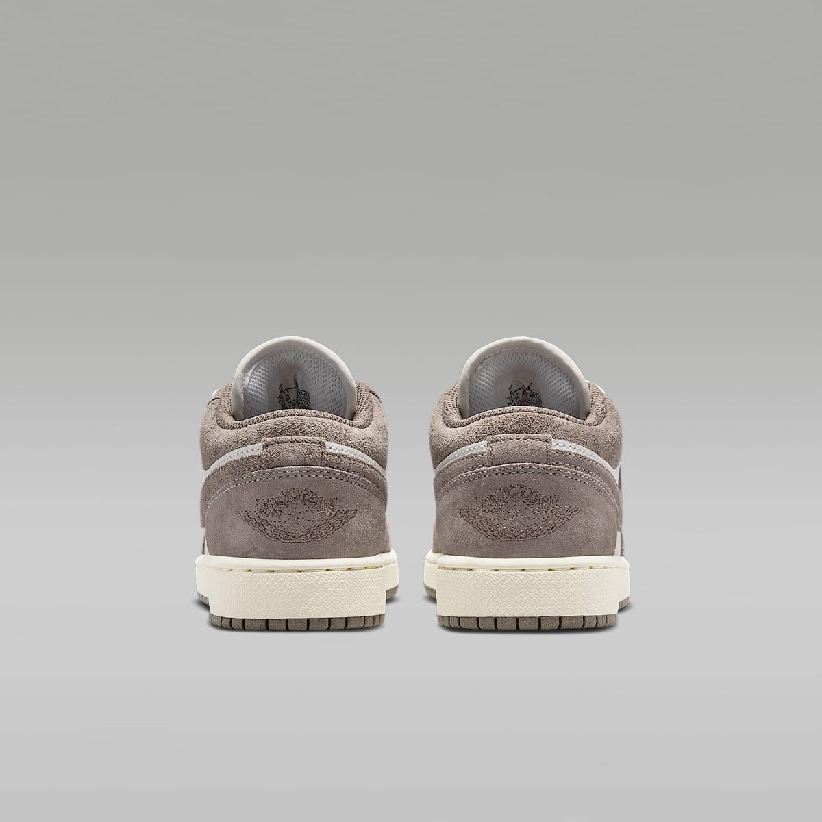 Air Jordan 1 Low – Gris oliva/Blanco cumbre/Marfil pálido/Piedra enigma – vista 6