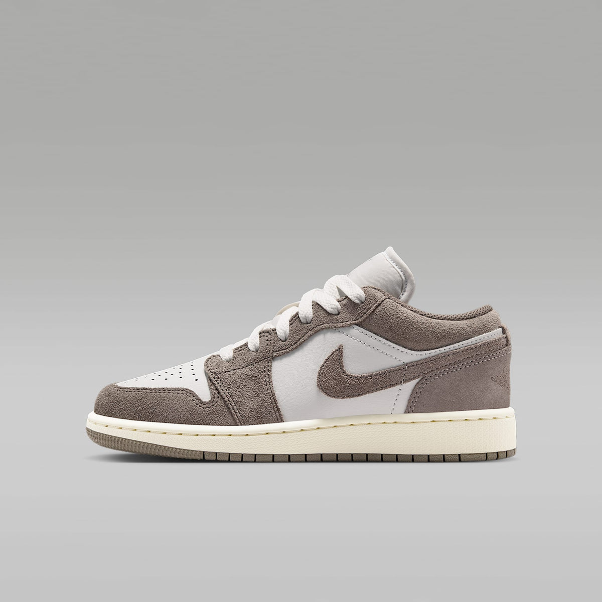 Air Jordan 1 Low – Gris oliva/Blanco cumbre/Marfil pálido/Piedra enigma – vista 1