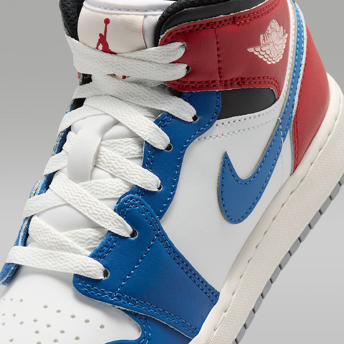 Air Jordan 1 Mid – Azul genuino/Rojo universitario/Negro/Blanco cumbre – vista 7