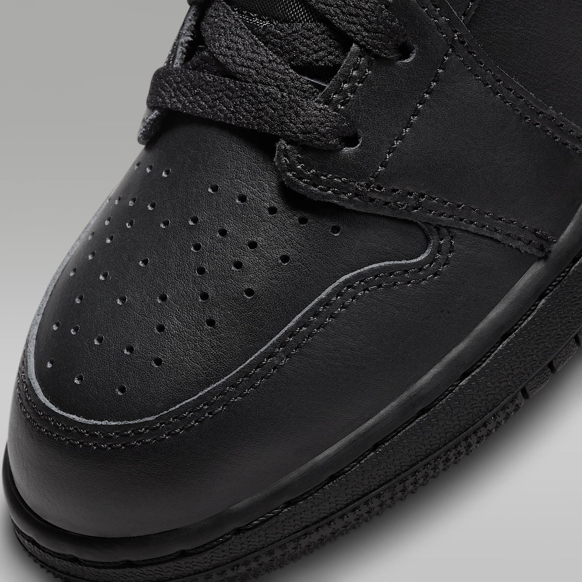 Jordan 1 Mid – Negro/Negro/Negro – vista 7