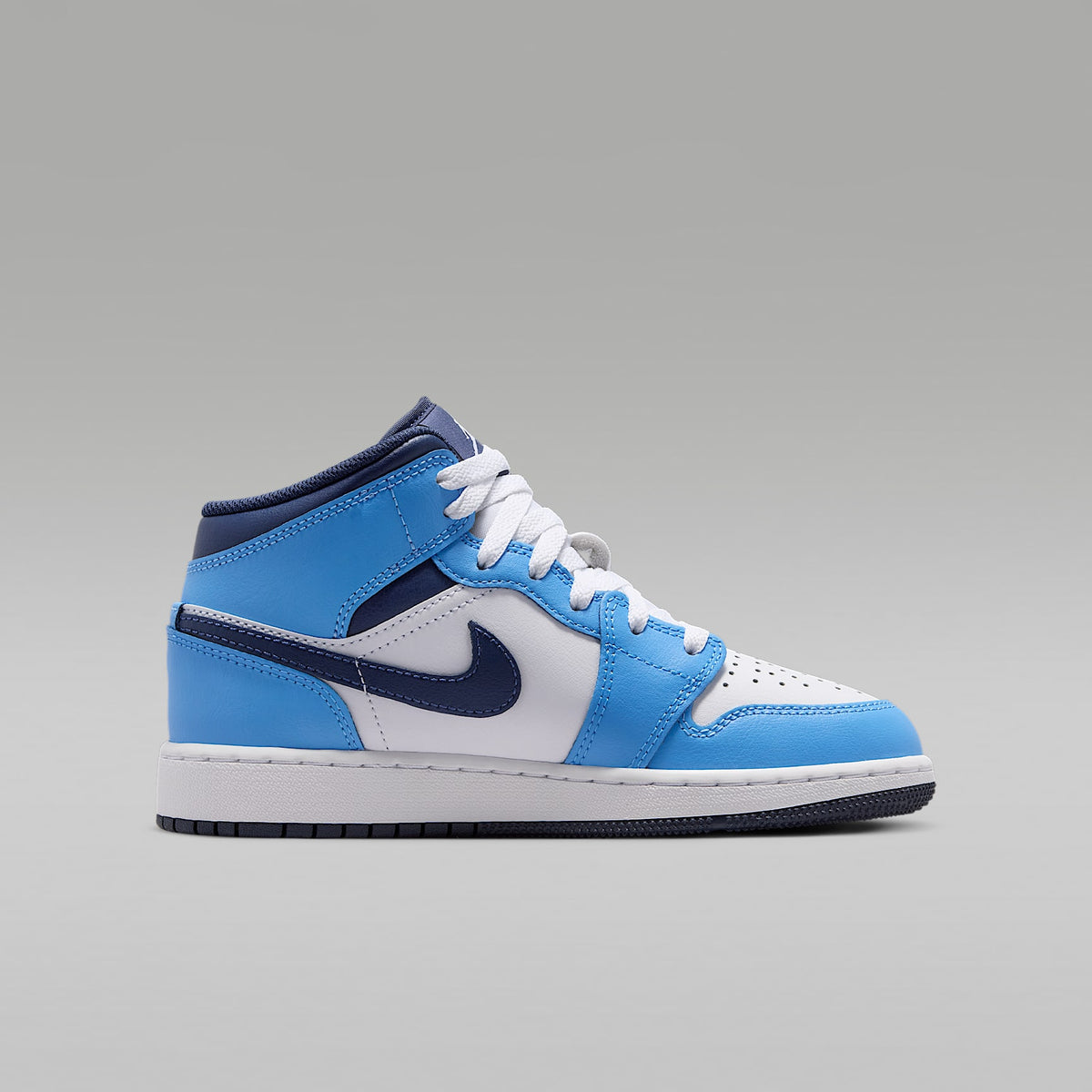 Air Jordan 1 Mid – Azul universitario/Blanco/Vela/Azul marino medianoche – vista 3