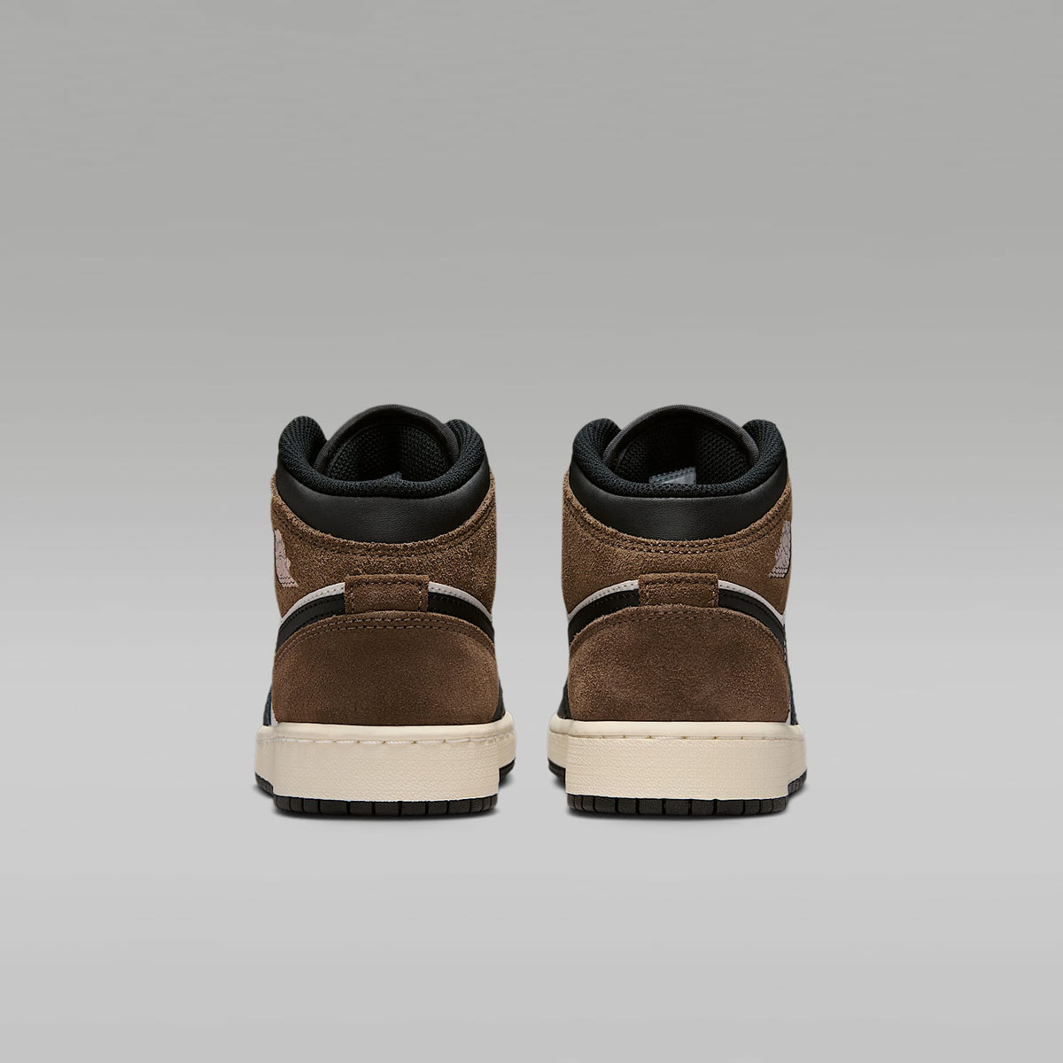 Air Jordan 1 Mid – Negro/Pelaje pardo/Rojo universitario/Fantasma – vista 6