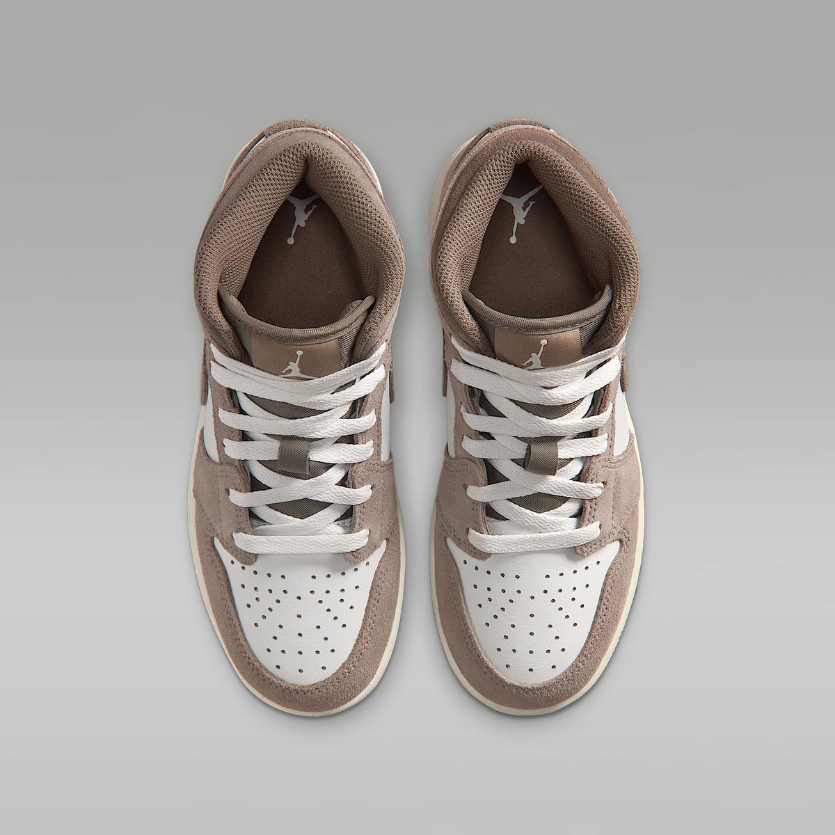 Air Jordan 1 Mid – Piedra enigma/Blanco cumbre/Gris oliva – vista 4