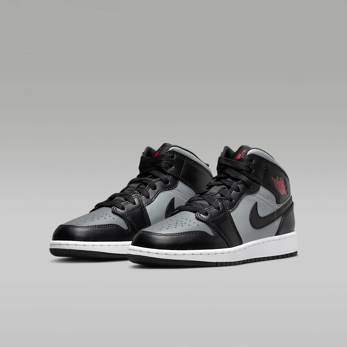 Jordan 1 Mid – Negro/Gris partícula/Blanco/Rojo gimnasio – vista 5