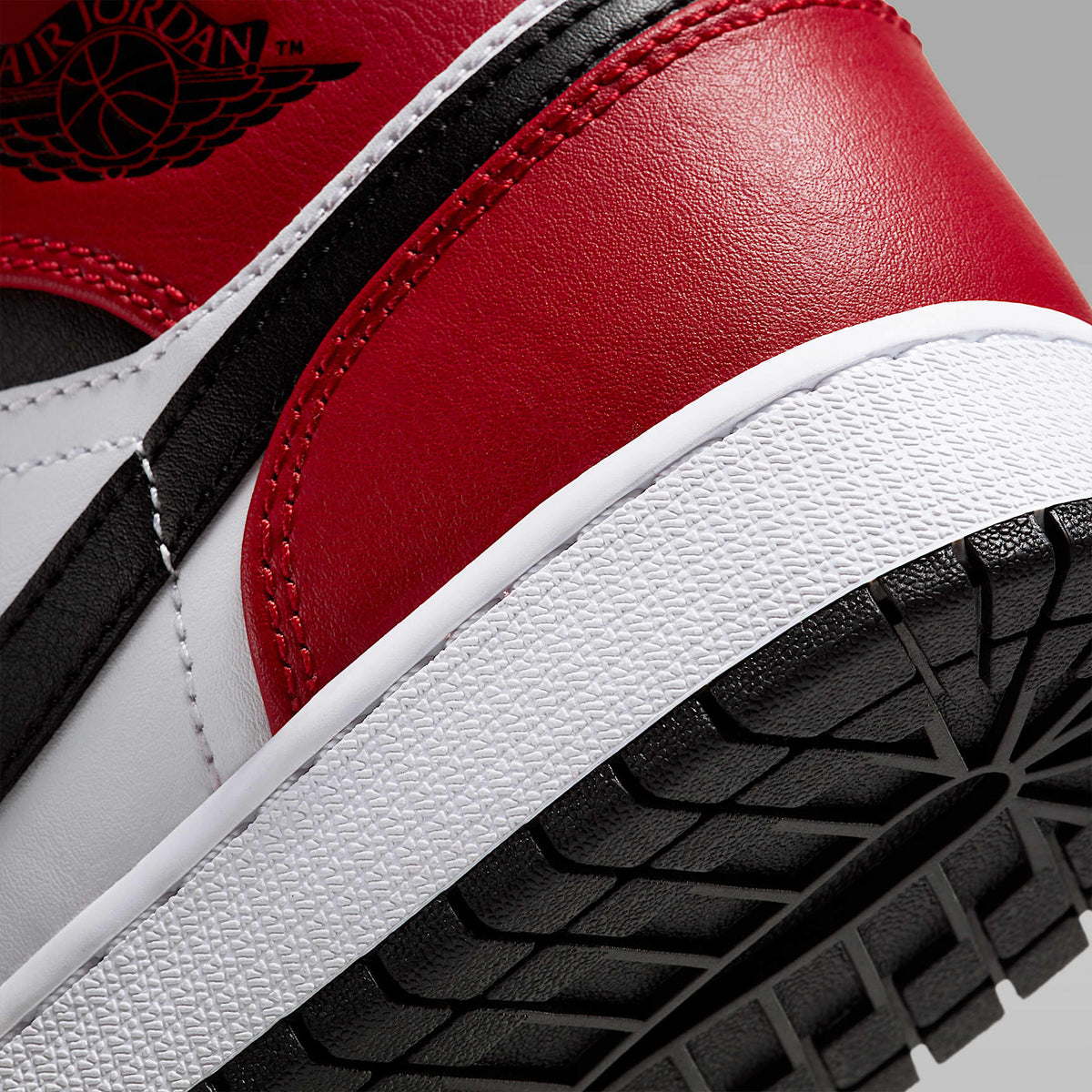 Jordan 1 Mid – Negro/Rojo gimnasio/Negro – vista 8