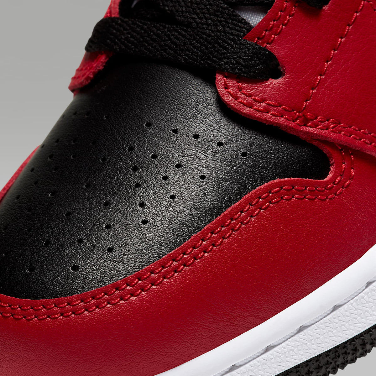 Jordan 1 Mid – Negro/Rojo gimnasio/Negro – vista 7