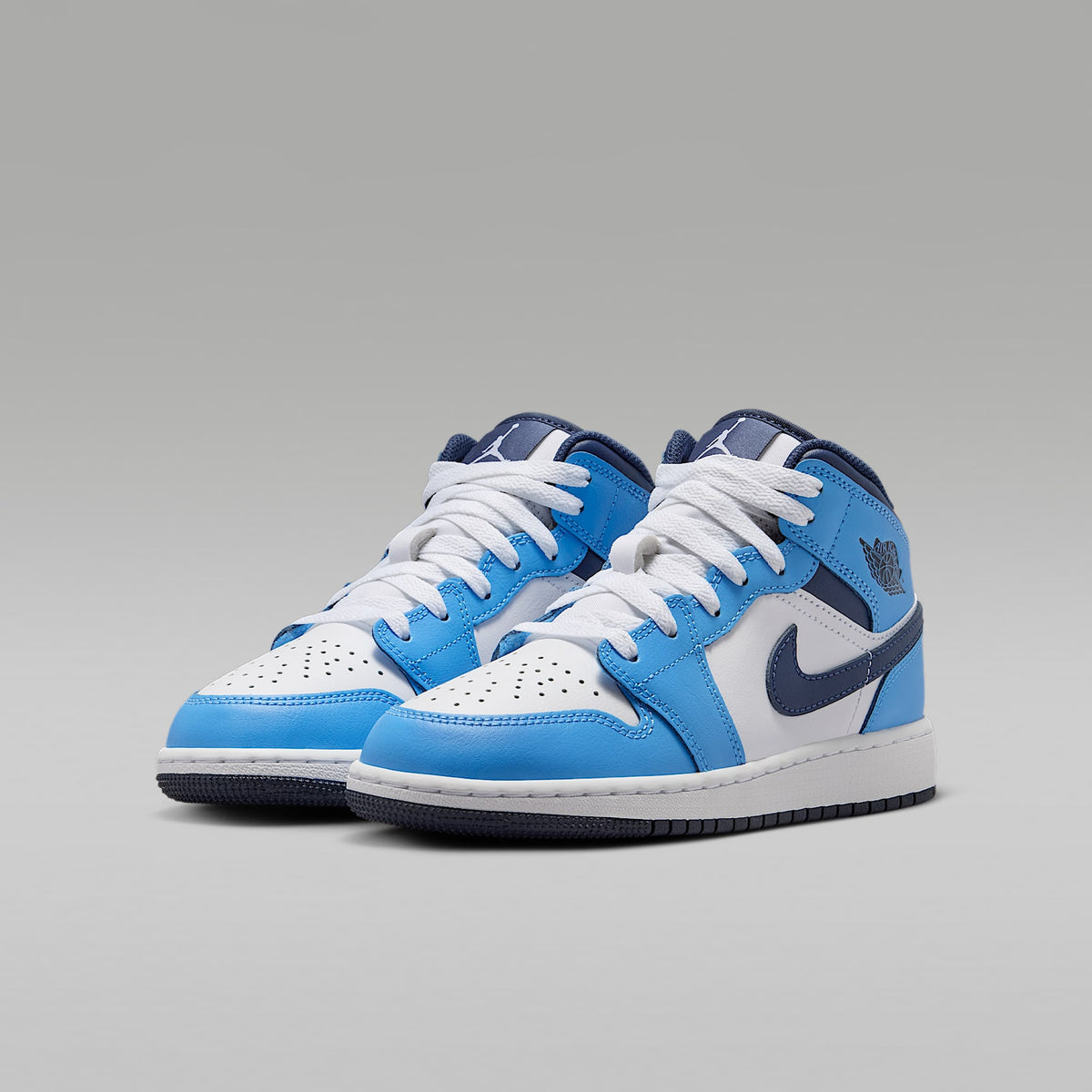 Air Jordan 1 Mid – Azul universitario/Blanco/Vela/Azul marino medianoche – vista 5