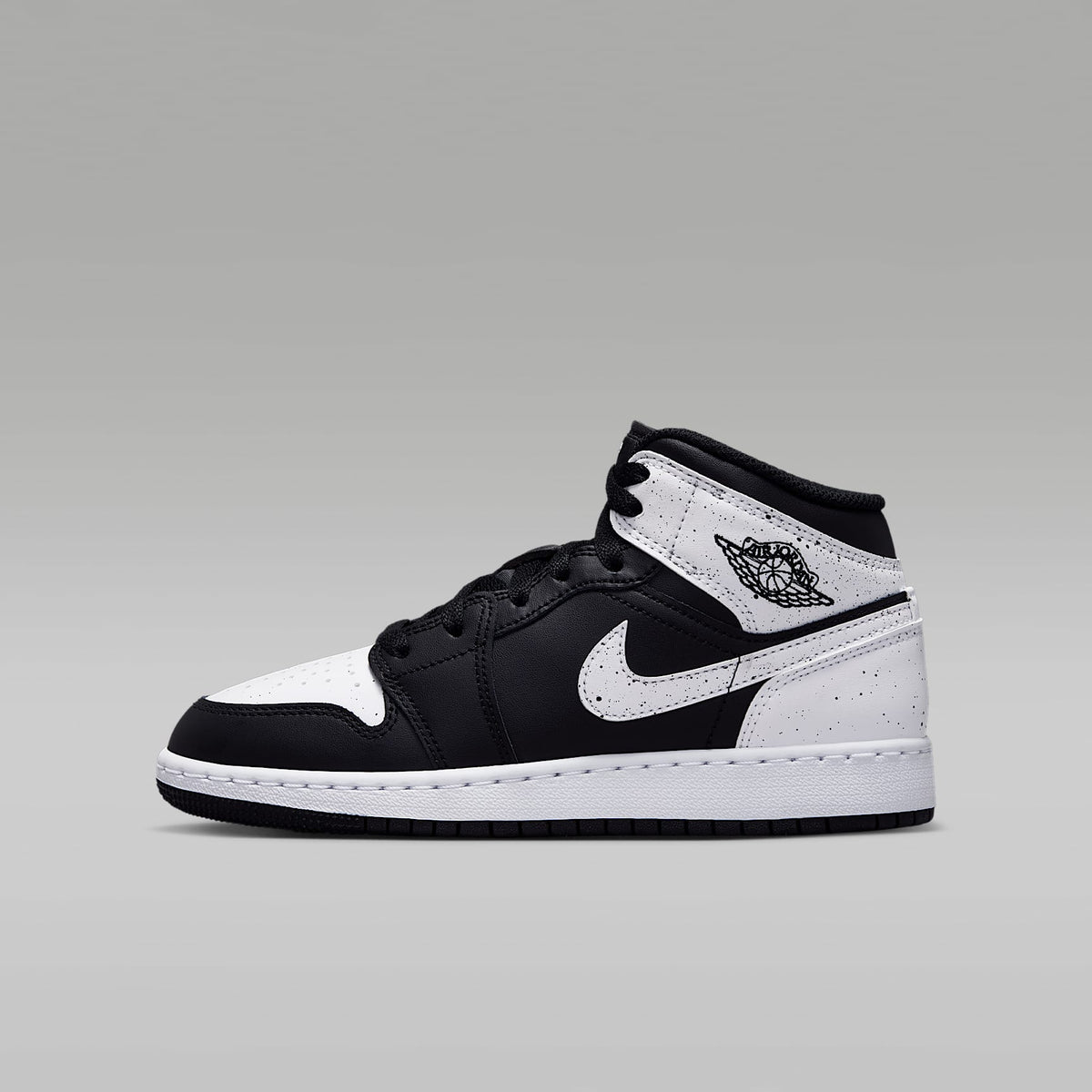 Air Jordan 1 Mid – Negro/Negro/Blanco – vista 1