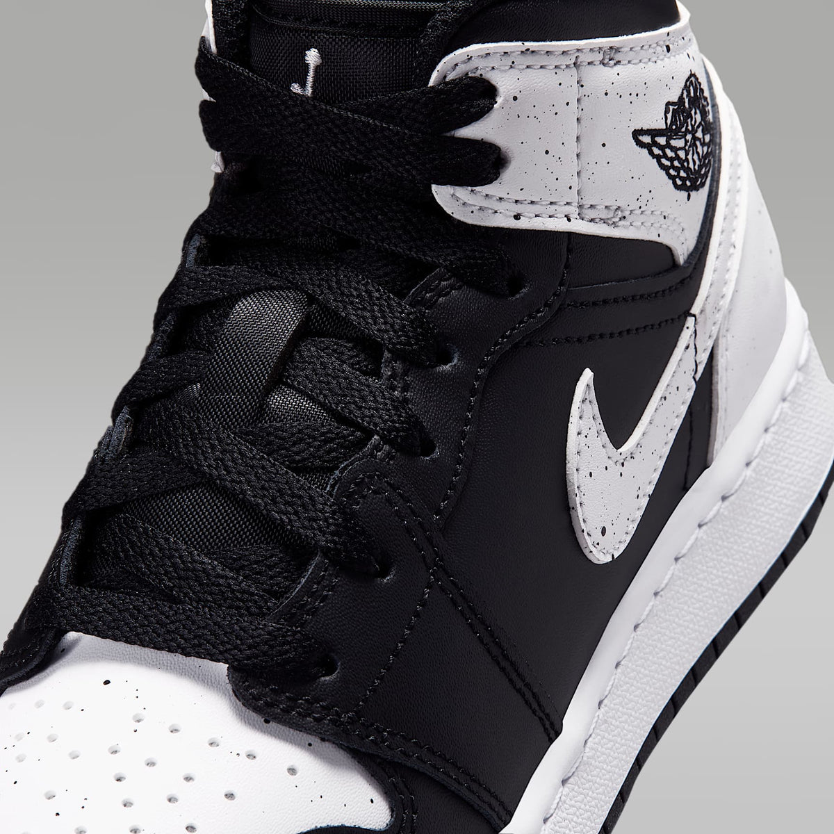 Air Jordan 1 Mid – Negro/Negro/Blanco – vista 7
