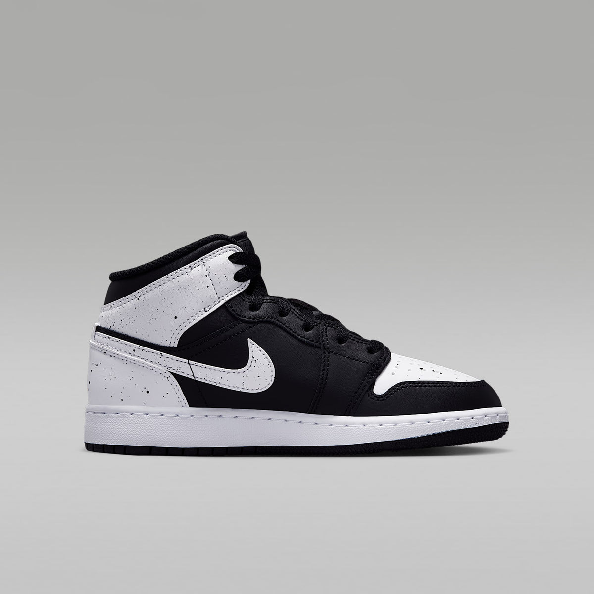 Air Jordan 1 Mid – Negro/Negro/Blanco – vista 3