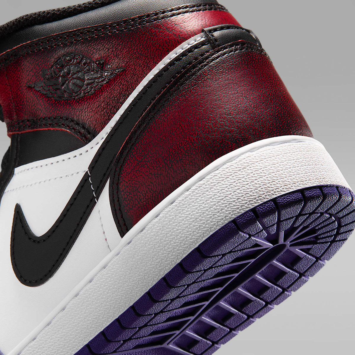 Air Jordan 1 Mid SE – Rojo genuino/Blanco/Morado cancha/Negro – vista 8