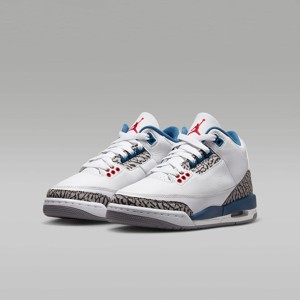 Air Jordan 3 Retro "True Blue" – Blanco/Azul genuino/Gris cemento/Rojo pasión – vista 5