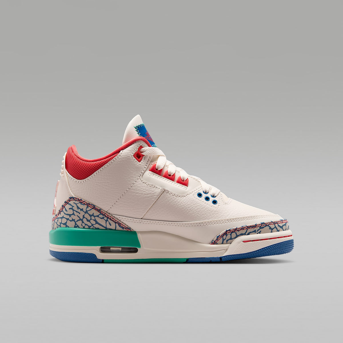 Air Jordan 3 Retro "Play Your Way" – Tiza/Azul genuino/Verde cinético/Rojo pista – vista 3