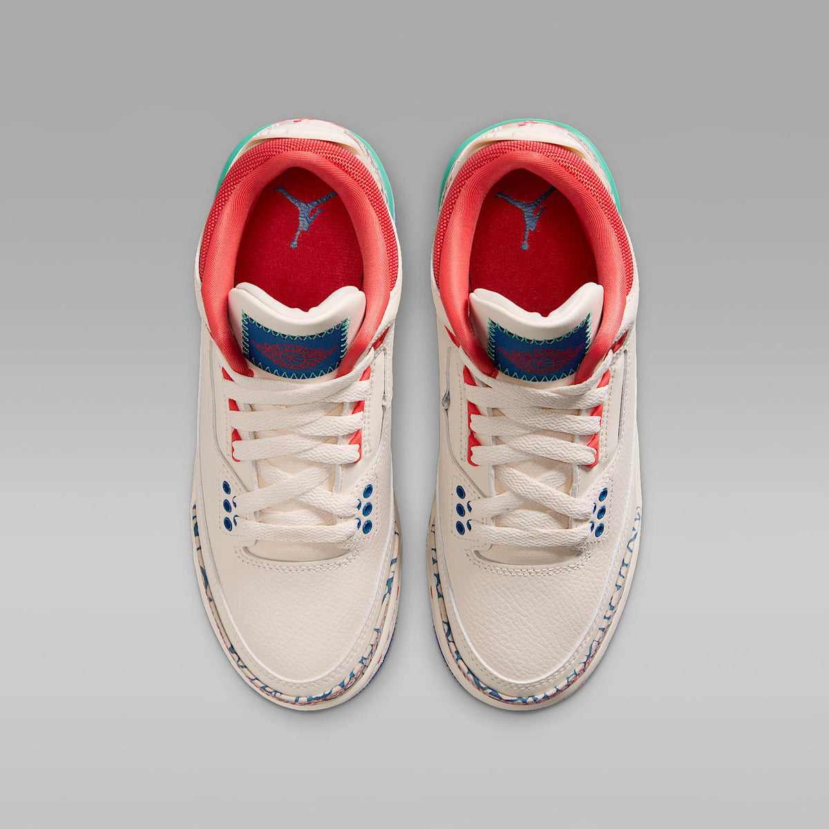 Air Jordan 3 Retro "Play Your Way" – Tiza/Azul genuino/Verde cinético/Rojo pista – vista 4