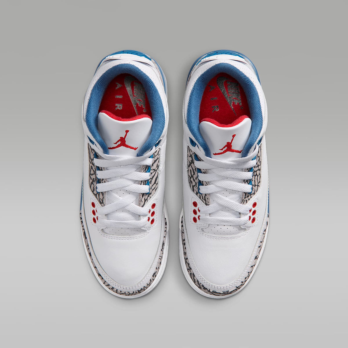 Air Jordan 3 Retro "True Blue" – Blanco/Azul genuino/Gris cemento/Rojo pasión – vista 4