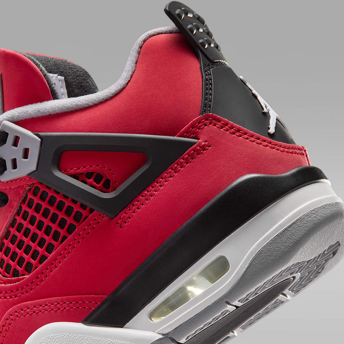 Air Jordan 4 "Toro" – Rojo pasión/Negro/Gris cemento/Blanco – vista 8